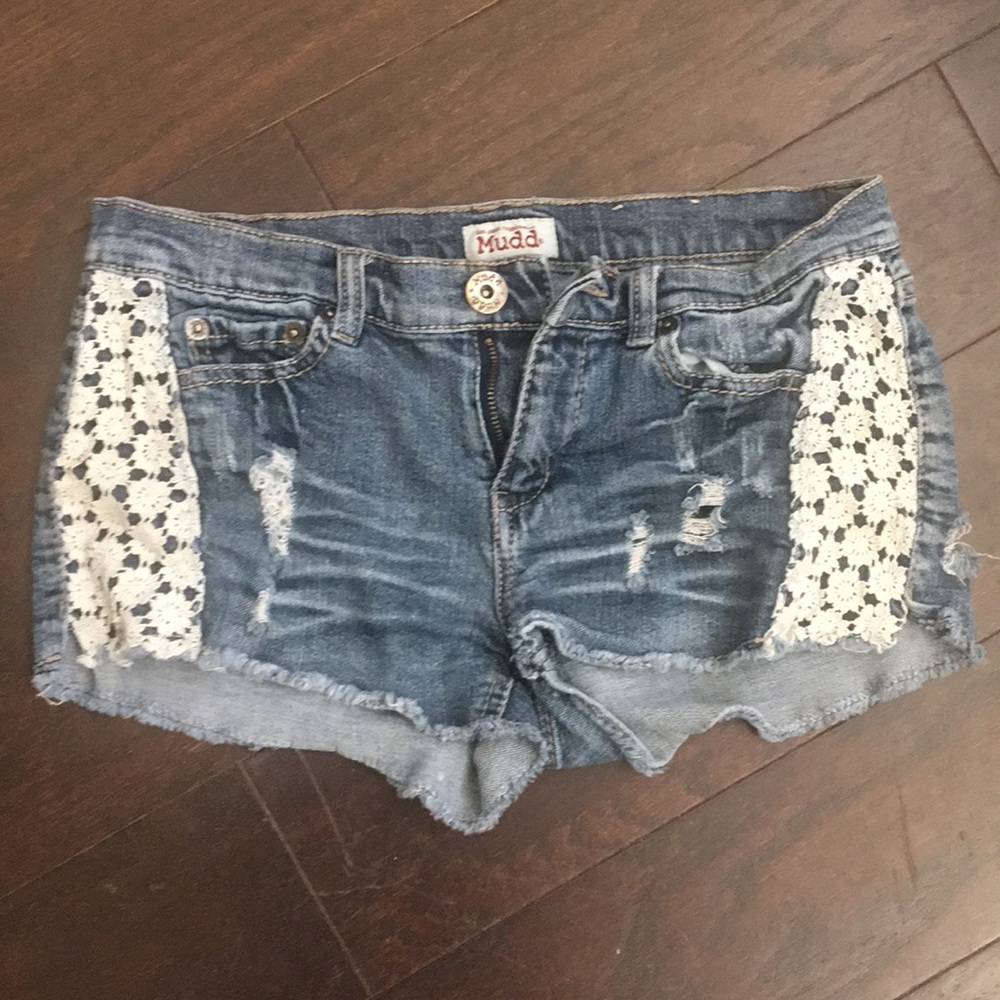 Size 7 Mudd shorts with side lace